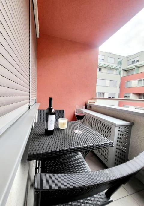 Urban Oasis: Stylish Retreat Apartment Zagreb Exterior photo