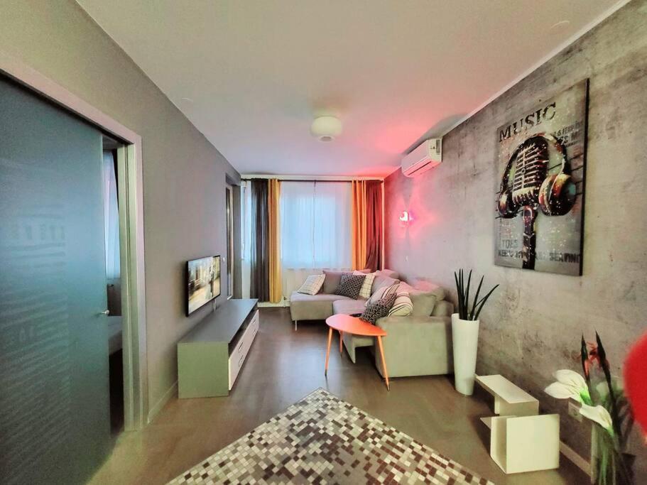 Urban Oasis: Stylish Retreat Apartment Zagreb Exterior photo